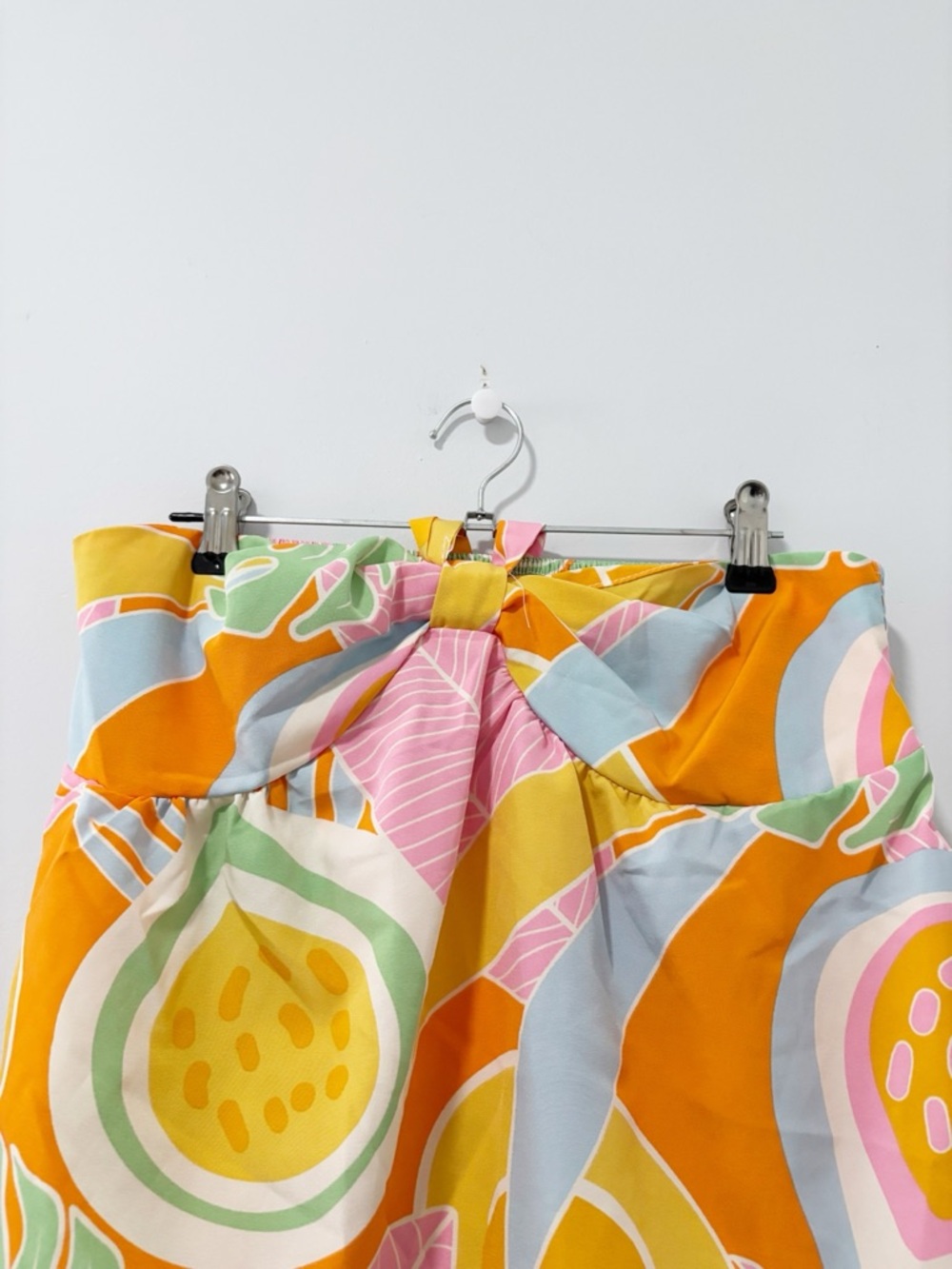 SHEIN Tropical Print Strapless Top Womens Size Medium Orange Pink Yellow Coastal - Picture 2 of 6